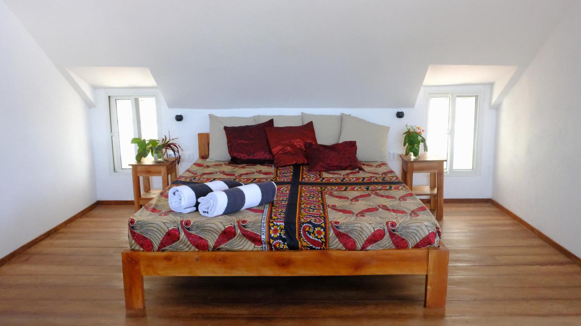 Kobe House Bed & Breakfast Джамбиани Екстериор снимка