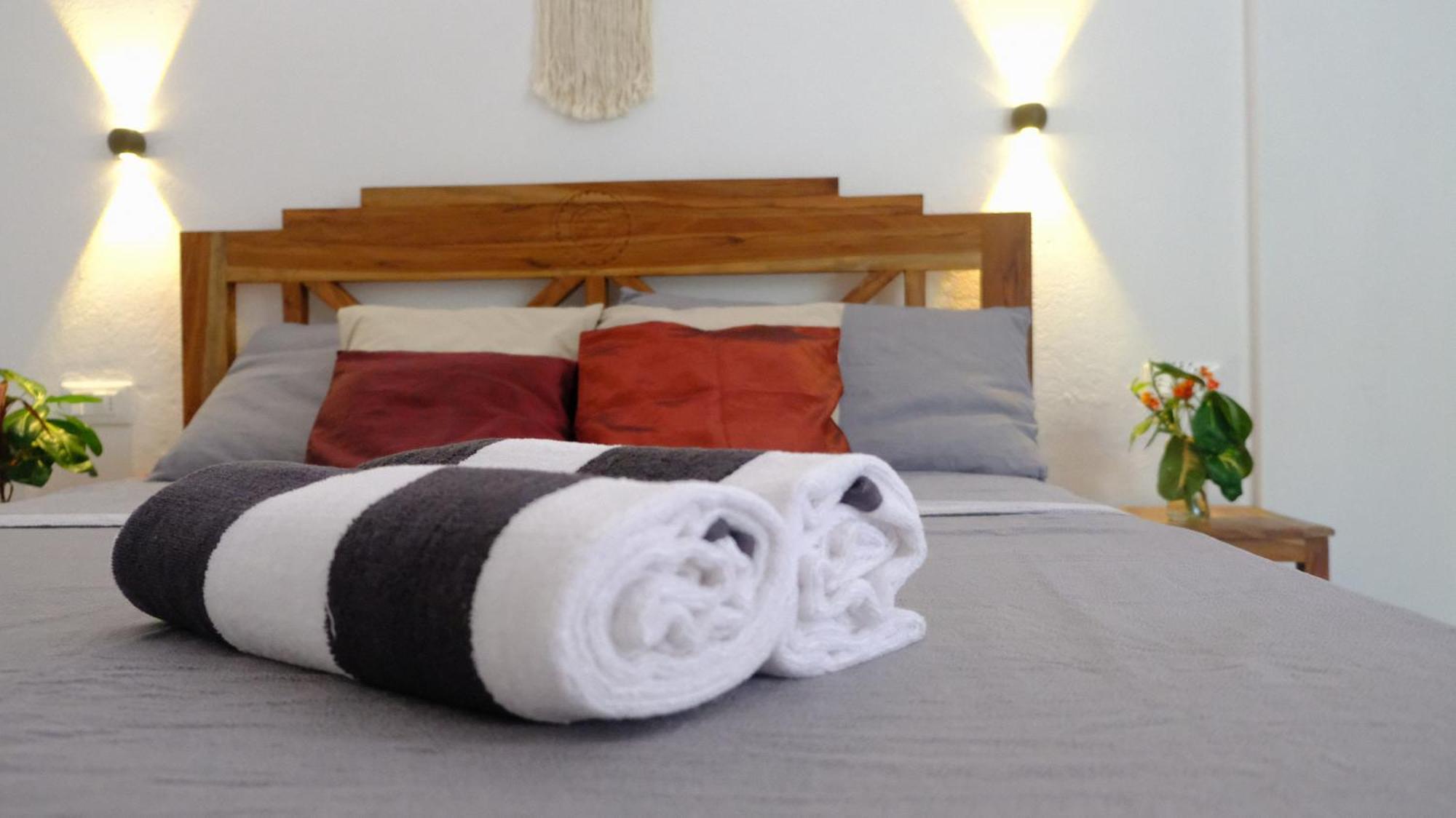 Kobe House Bed & Breakfast Джамбиани Екстериор снимка