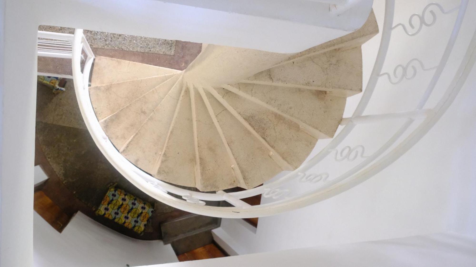 Kobe House Bed & Breakfast Джамбиани Екстериор снимка