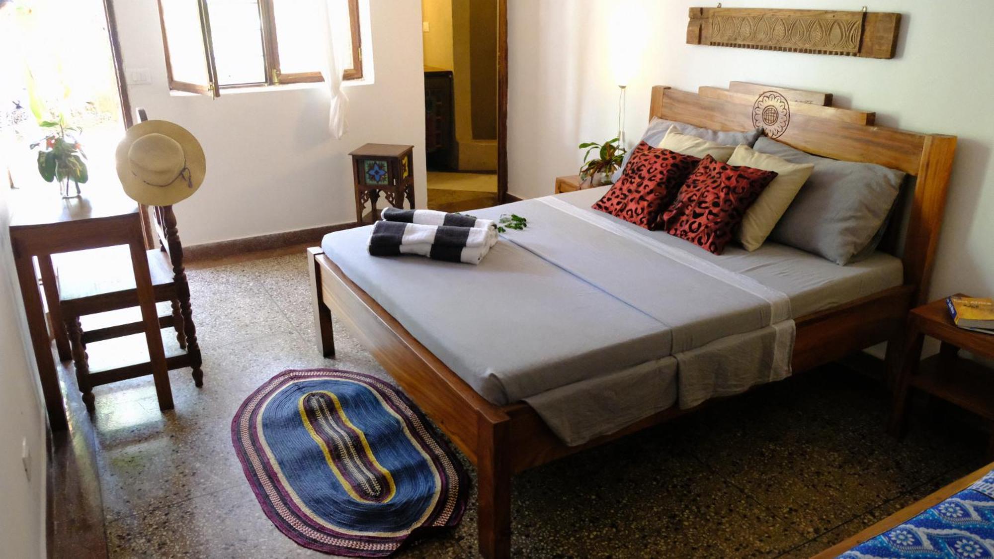 Kobe House Bed & Breakfast Джамбиани Екстериор снимка