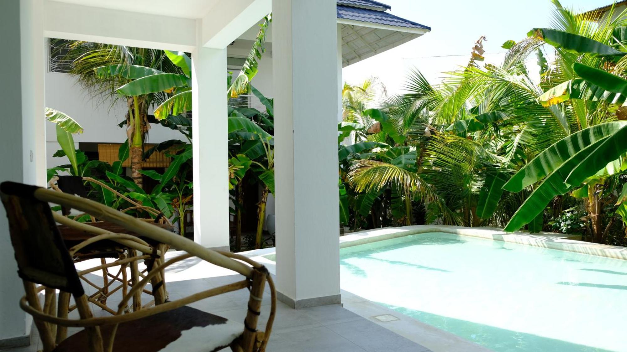 Kobe House Bed & Breakfast Джамбиани Екстериор снимка
