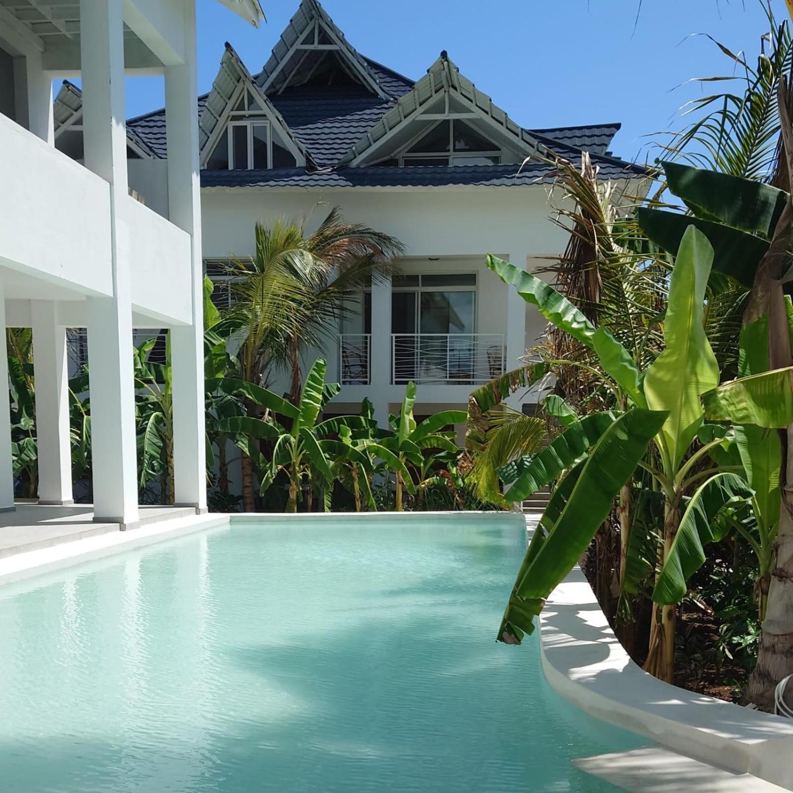 Kobe House Bed & Breakfast Джамбиани Екстериор снимка
