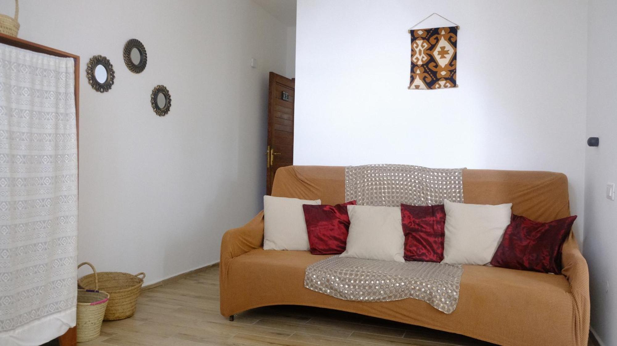 Kobe House Bed & Breakfast Джамбиани Стая снимка