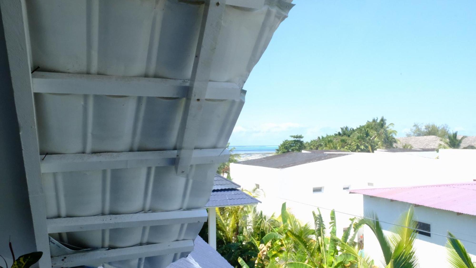 Kobe House Bed & Breakfast Джамбиани Стая снимка