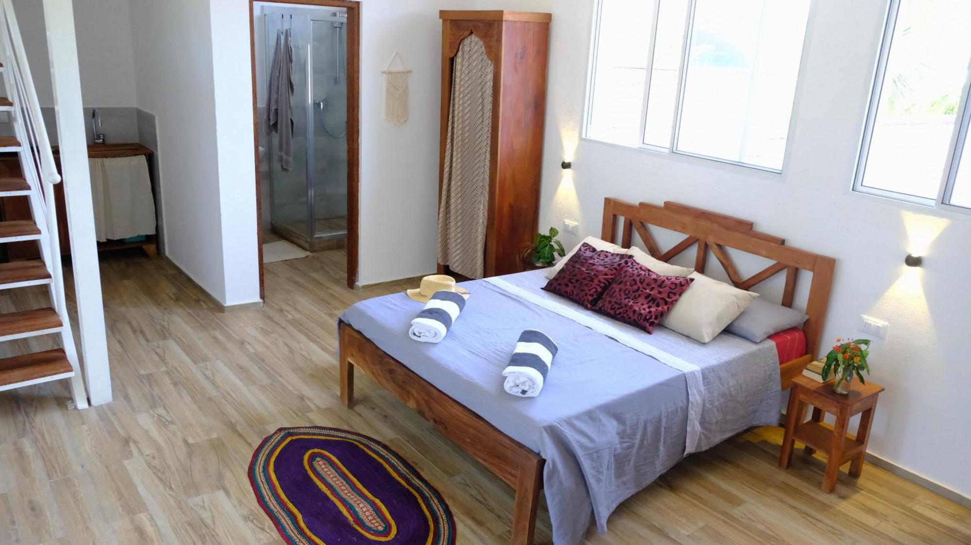 Kobe House Bed & Breakfast Джамбиани Стая снимка